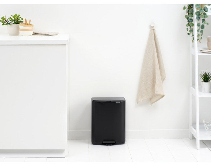 BRABANTIA Treteimer Bo matt black 12 l in Matt black, Schwarz präsentiert im Onlineshop von KAQTU Design AG. Treteimer ist von BRABANTIA