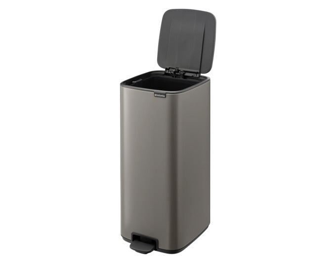 BRABANTIA Treteimer Bo platinum 30 l in präsentiert im Onlineshop von KAQTU Design AG. Mülleimer ist von BRABANTIA