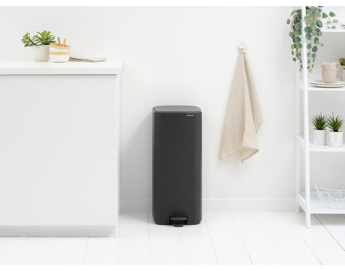 BRABANTIA Treteimer Bo mineral infinite grey 30 l in Infinit grey, Grau präsentiert im Onlineshop von KAQTU Design AG. Treteimer ist von BRABANTIA