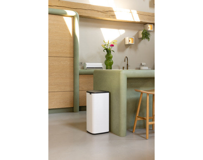 BRABANTIA Abfallbehälter Touch Bin Bo white 30 l in White, Weiss präsentiert im Onlineshop von KAQTU Design AG. Mülleimer ist von BRABANTIA