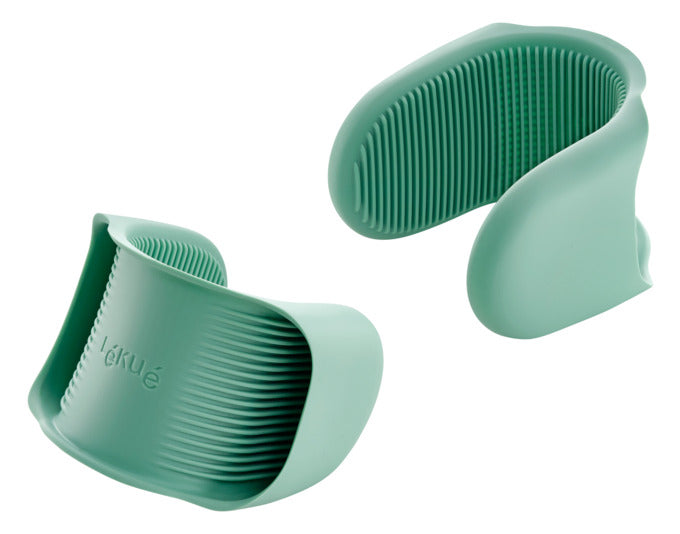 LÉKUÉ Fingerschutz für Ofen Silikon grün 2 Stück in präsentiert im Onlineshop von KAQTU Design AG. Backutensilien ist von LEKUE