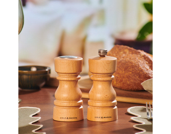 COLE&MASON Pfeffermühle / Salzstreuer Set London Buche natur 13 cm in Holzoptik, Braun präsentiert im Onlineshop von KAQTU Design AG. Salz & Pfeffer ist von COLE & MASON