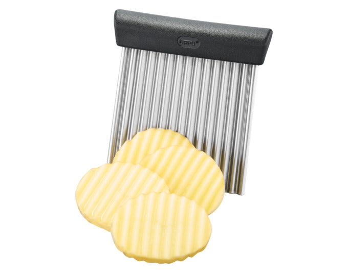 GEFU Wellenschneider Riffl 9.5x2.2x10.5 cm in präsentiert im Onlineshop von KAQTU Design AG. Küchenmesser ist von GEFU