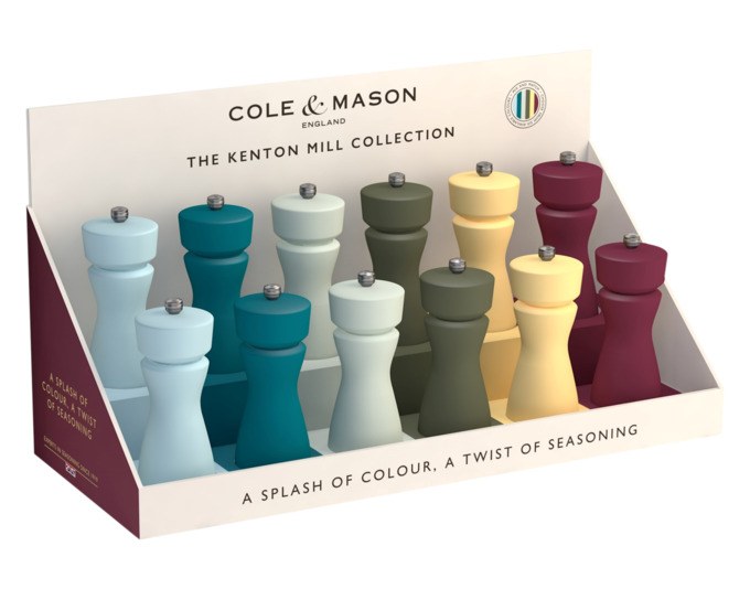 Zwölf COLE & MASON Kenton Mühlen in den Farben Grün, Türkis, Blau, Aqua, Hellblau, Rot und Gelb, zylindrische Form mit Drehknopf oben.