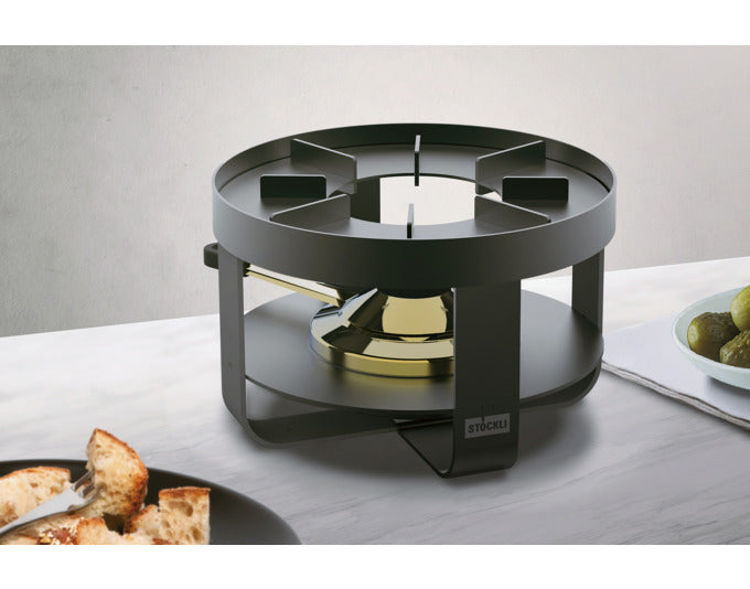 STÖCKLI Rechaud Pilatus Steel Stahl ø 18 cm in präsentiert im Onlineshop von KAQTU Design AG. Fondue/Raclette ist von STÖCKLI