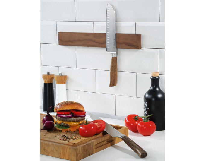 ZASSENHAUS Magnetleiste Nussbaum 40 cm für 5 Messer in Holzoptik, Braun präsentiert im Onlineshop von KAQTU Design AG. Küchenhelfer ist von ZASSENHAUS