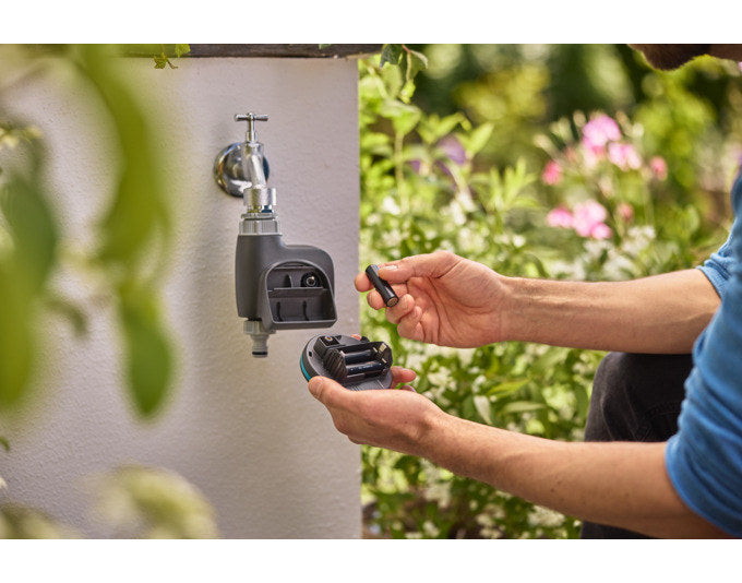 GARDENA Smart Sensor Control Set in präsentiert im Onlineshop von KAQTU Design AG. Bewässerungssysteme ist von GARDENA