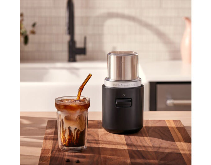 KITCHENAID Kaffeemühle kabellos exkl. Akku schwarz matt in präsentiert im Onlineshop von KAQTU Design AG. Küchengerät ist von KITCHEN AID