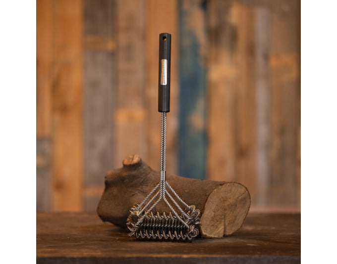 Die THE BASTARD Doppelbürste für effektives Grillreinigen, robustes Design und praktische Handhabung für Grillliebhaber.