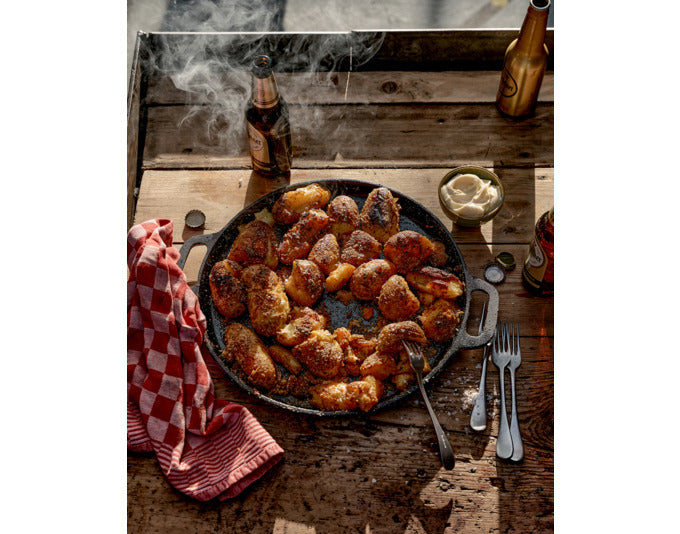 THE BASTARD Bratpfanne Gusseisen 24 cm in präsentiert im Onlineshop von KAQTU Design AG. Grillzubehör ist von THE BASTARD