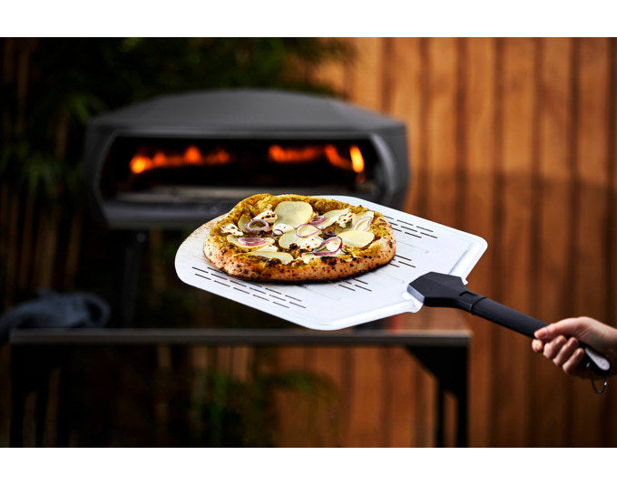 WITT Pizzaschieber 36 cm perforiert in Schwarz, Silber präsentiert im Onlineshop von KAQTU Design AG. Pizza ist von WITT