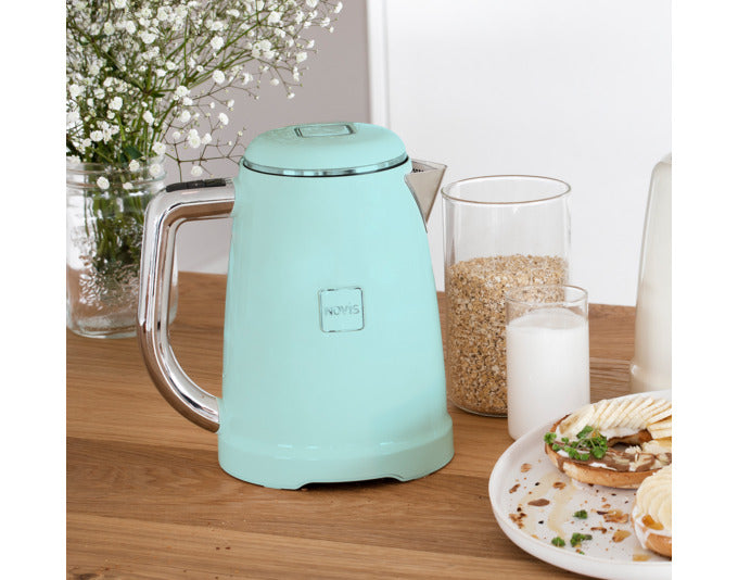 NOVIS Wasserkocher Iconic Line KTC1 neomint in präsentiert im Onlineshop von KAQTU Design AG. Küchengerät ist von NOVIS
