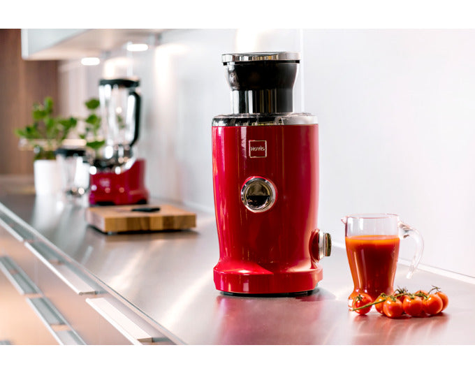 NOVIS Entsafter NewGen SX-3 VitaJuicer rot in präsentiert im Onlineshop von KAQTU Design AG. Küchengerät ist von NOVIS