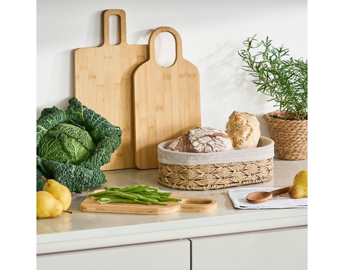 Ovaler Brotkorb aus Papiergeflecht in Naturfarbe, Masse 30x20x10 cm, mit eingelegtem Baumwollbeutel zur Aufbewahrung von Brot und Backwaren.
