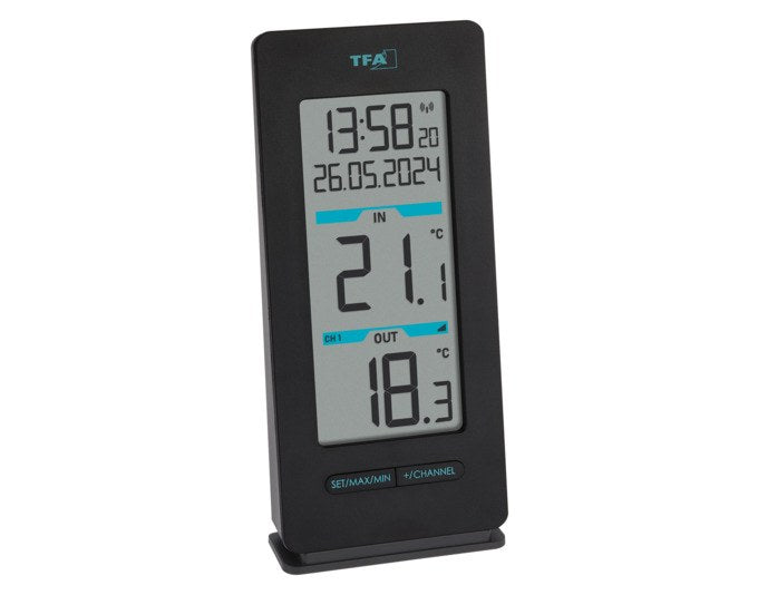 Schwarzes TFA Funk-Thermometer Buddy aus Kunststoff mit geradlinigem Design, Display zeigt Temperaturwerte und Uhrzeit an.