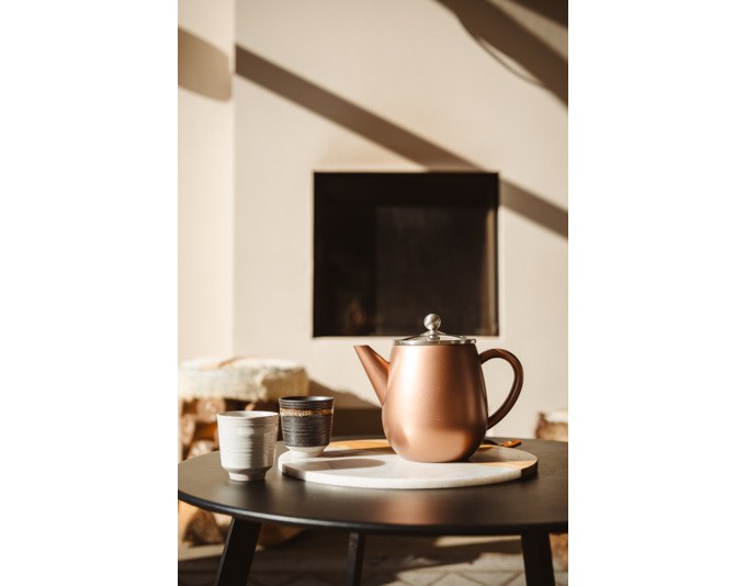 Doppelwandige Edelstahl-Teekanne Eva 1.1 l von BREDEMEIJER in Rust Brown mit integriertem Teefilter und geschwungener Tülle.