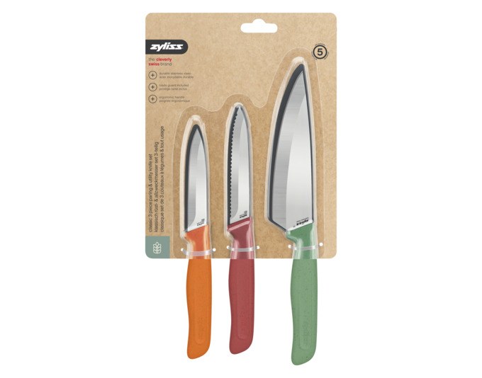 Dreiteiliges ZYLISS Messerset mit Universalmesser, Rüstmesser und Rüstmesser mit Wellenschliff, Edelstahlklingen und Griffen aus Weizenstrohmaterial in Gelb, Orange, Rot.