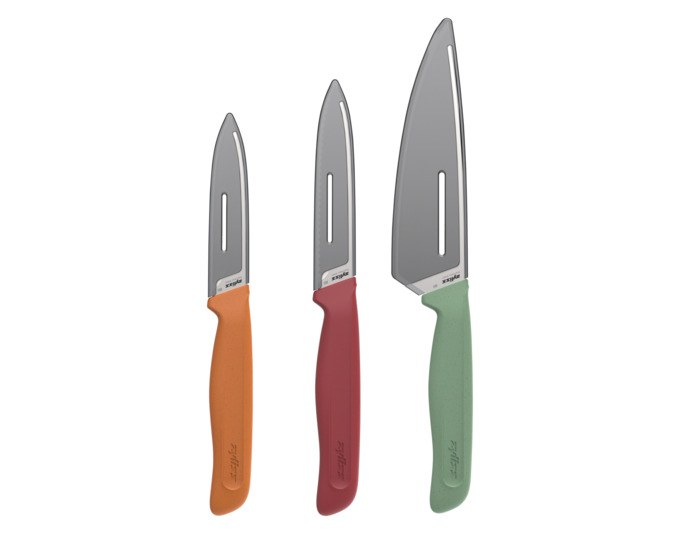 Dreiteiliges ZYLISS Messerset mit Universalmesser, Rüstmesser und Rüstmesser mit Wellenschliff, Edelstahlklingen und Griffen aus Weizenstrohmaterial in Gelb, Orange, Rot.