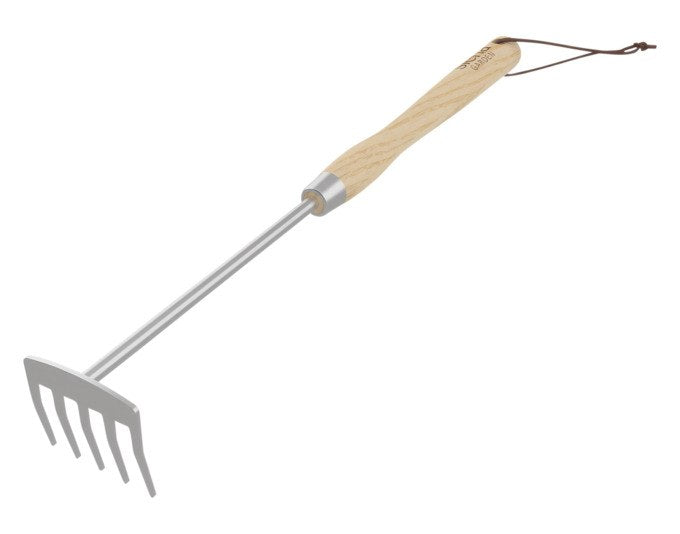 Handrechen mit 5 Zinken aus Edelstahl und Stiel aus Eschenholz, Länge 47.5 cm, Farben Natur, Braun und Silber, auf weissem Hintergrund.