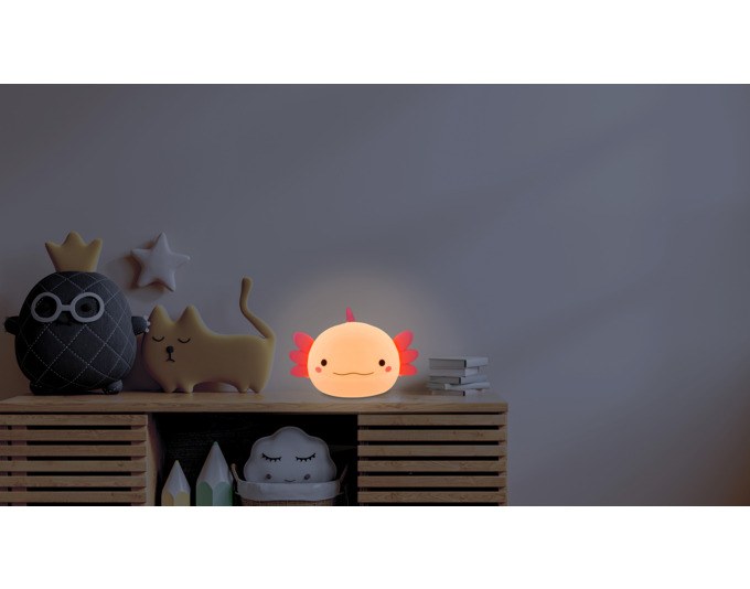 Rosa Nachtlicht in Axolotl-Form aus Soft-Silikon, kompakte Grösse für Kinderzimmer, mit USB-Ladekabel.
