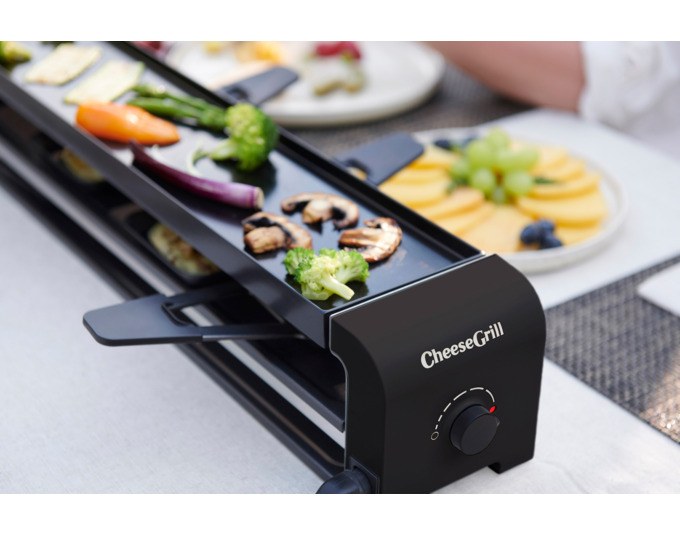 Schwarzer STÖCKLI Tischgrill CheeseGrill 4 Connect mit antihaftbeschichteten Pfännchen, Wende-Grillplatte und Parkdeck für Raclette und Grillgerichte.