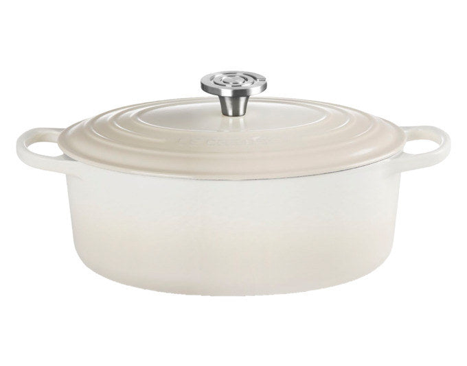Ovaler Bräter Signature in Meringue-Weiss aus emailliertem Gusseisen mit Deckel und Griffen