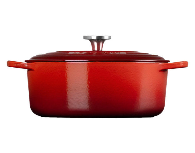 Ovaler kirschroter Bräter Signature von LE Creuset aus Gusseisen mit passendem Deckel