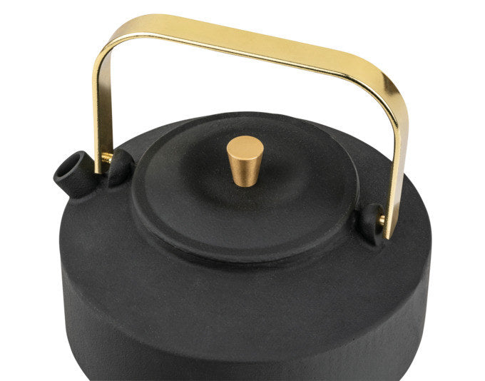 Schwarze Gusseisen-Teekanne BREDEMEIJER Shangdong mit goldfarbenem Griff, Deckelknopf und Edelstahlfilter, Fassungsvermögen 1 Liter.