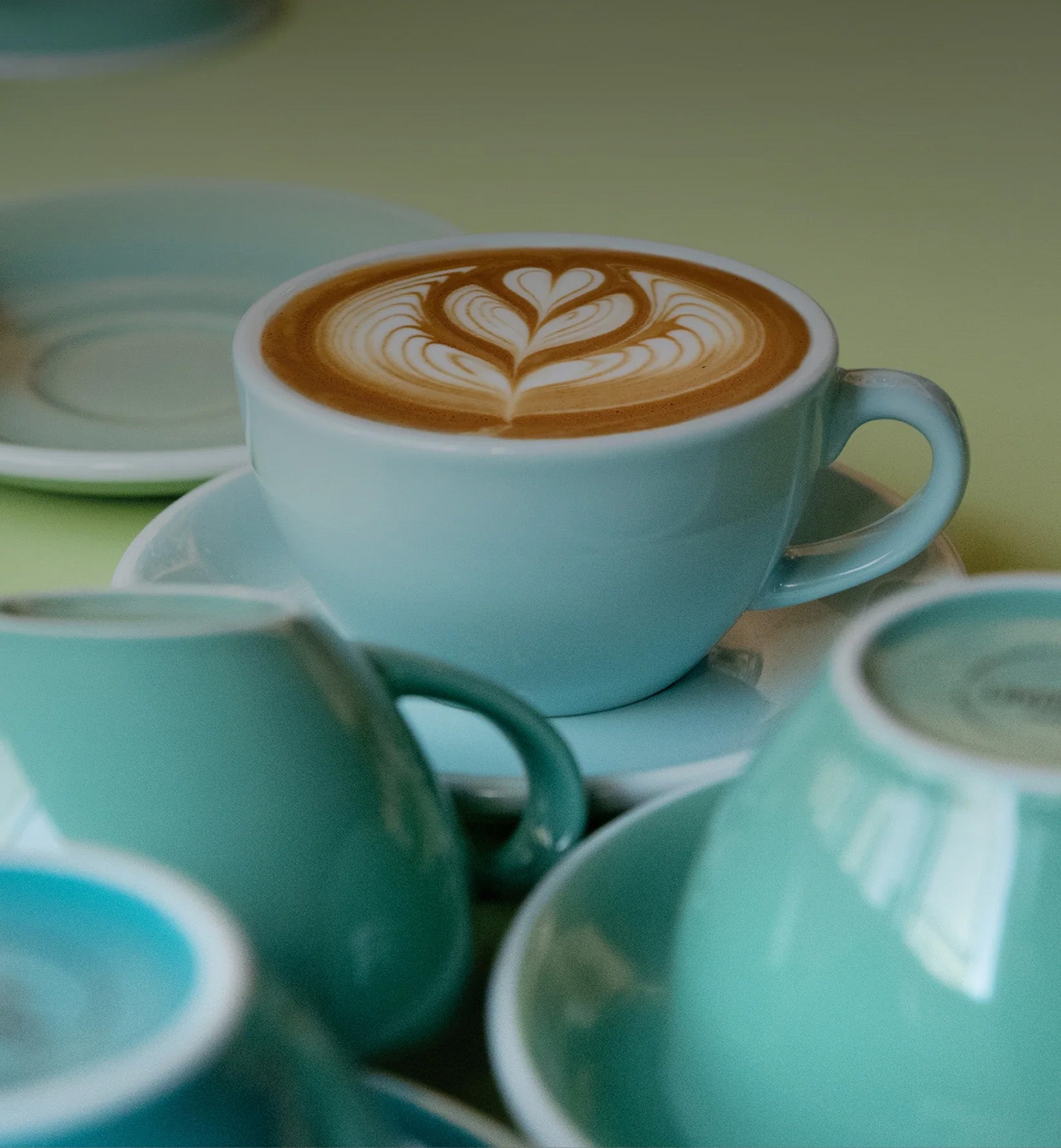 Elegante Egg Kaffeetasse von Loveramics, 150ml, in sanften Farben, perfekt für stilvolle Kaffeepausen und modernes Geschirrdesign.