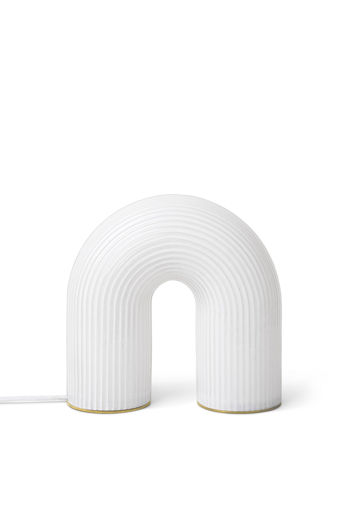 Vuelta Tischlampe in Weiss präsentiert im Onlineshop von KAQTU Design AG. Tischleuchte ist von Ferm Living