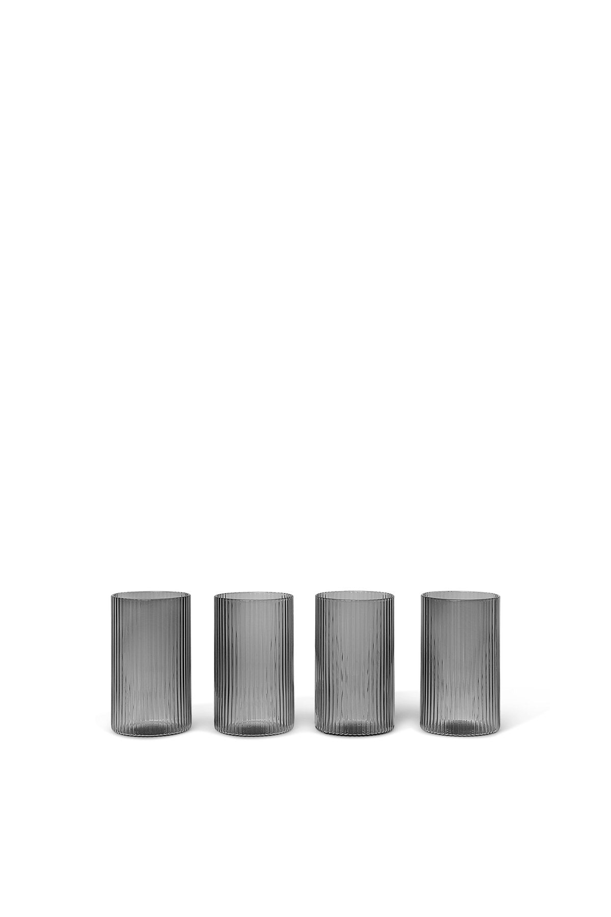 Ripple Glas (Gerillt) 4er Set in Klar / Grau präsentiert im Onlineshop von KAQTU Design AG. Trinkgläser ist von Ferm Living