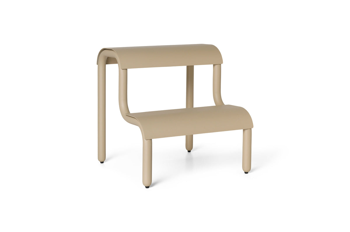 Up Step Hocker in Kaschmir präsentiert im Onlineshop von KAQTU Design AG. Hocker ist von Ferm Living