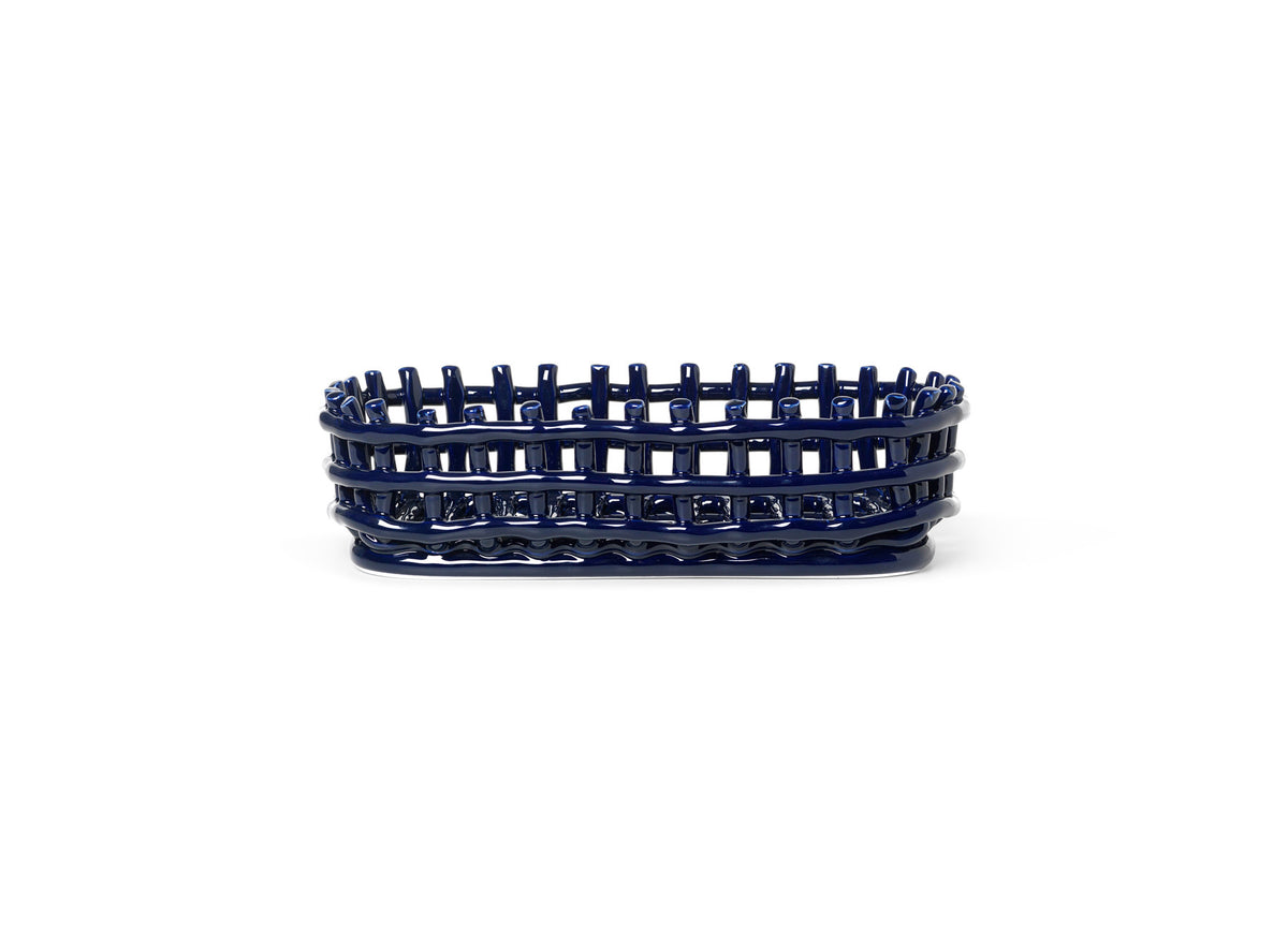 Keramik Korb Oval in Blau präsentiert im Onlineshop von KAQTU Design AG. Aufbewährungskörbe ist von Ferm Living