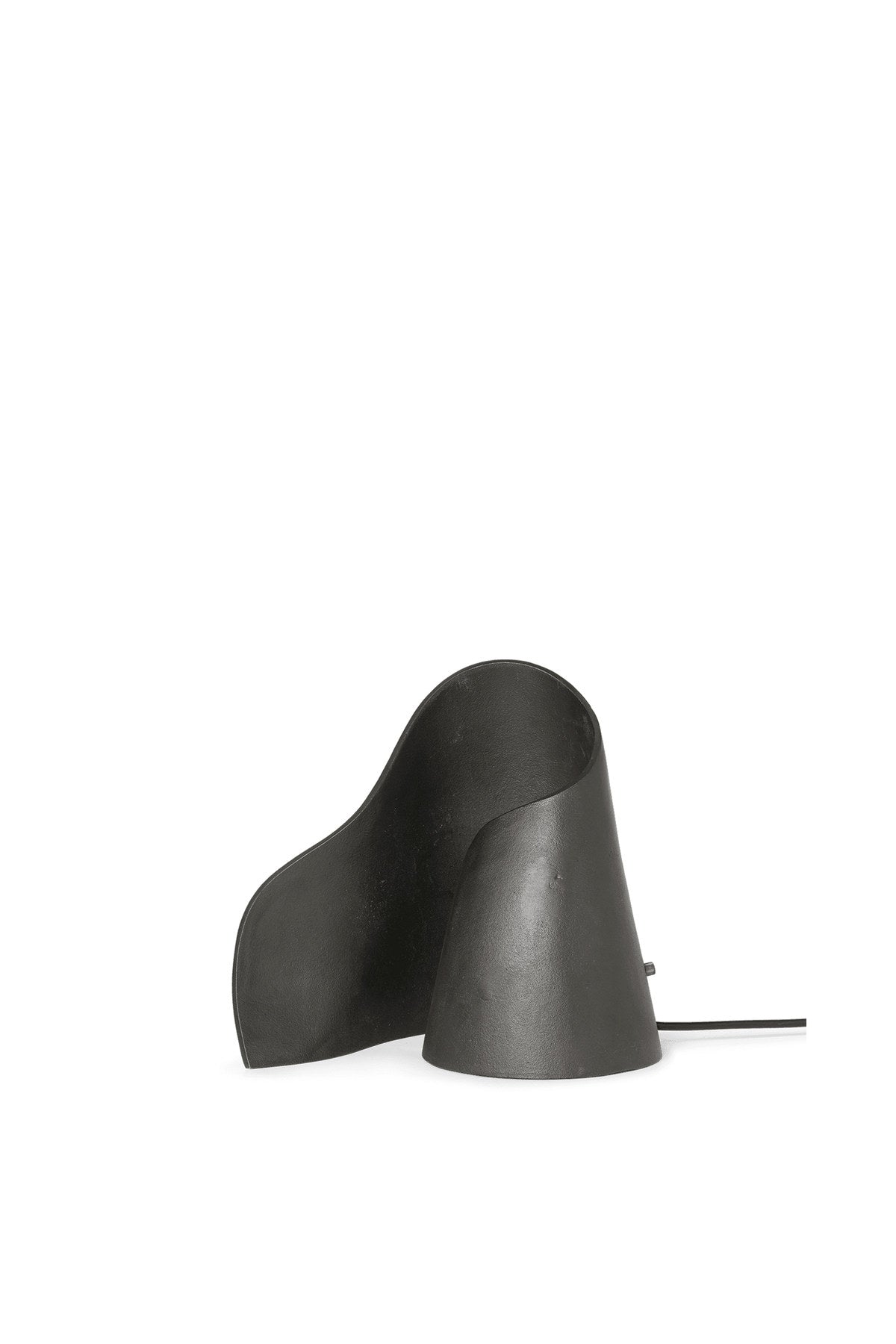 Oyster Tischleuchte in Schwarz präsentiert im Onlineshop von KAQTU Design AG. Tischleuchte ist von Ferm Living