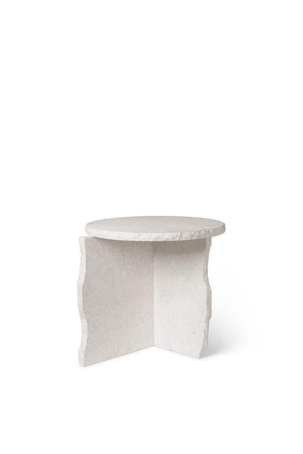 Mineral Skulptur Tisch in Weiss präsentiert im Onlineshop von KAQTU Design AG. Couchtisch ist von Ferm Living