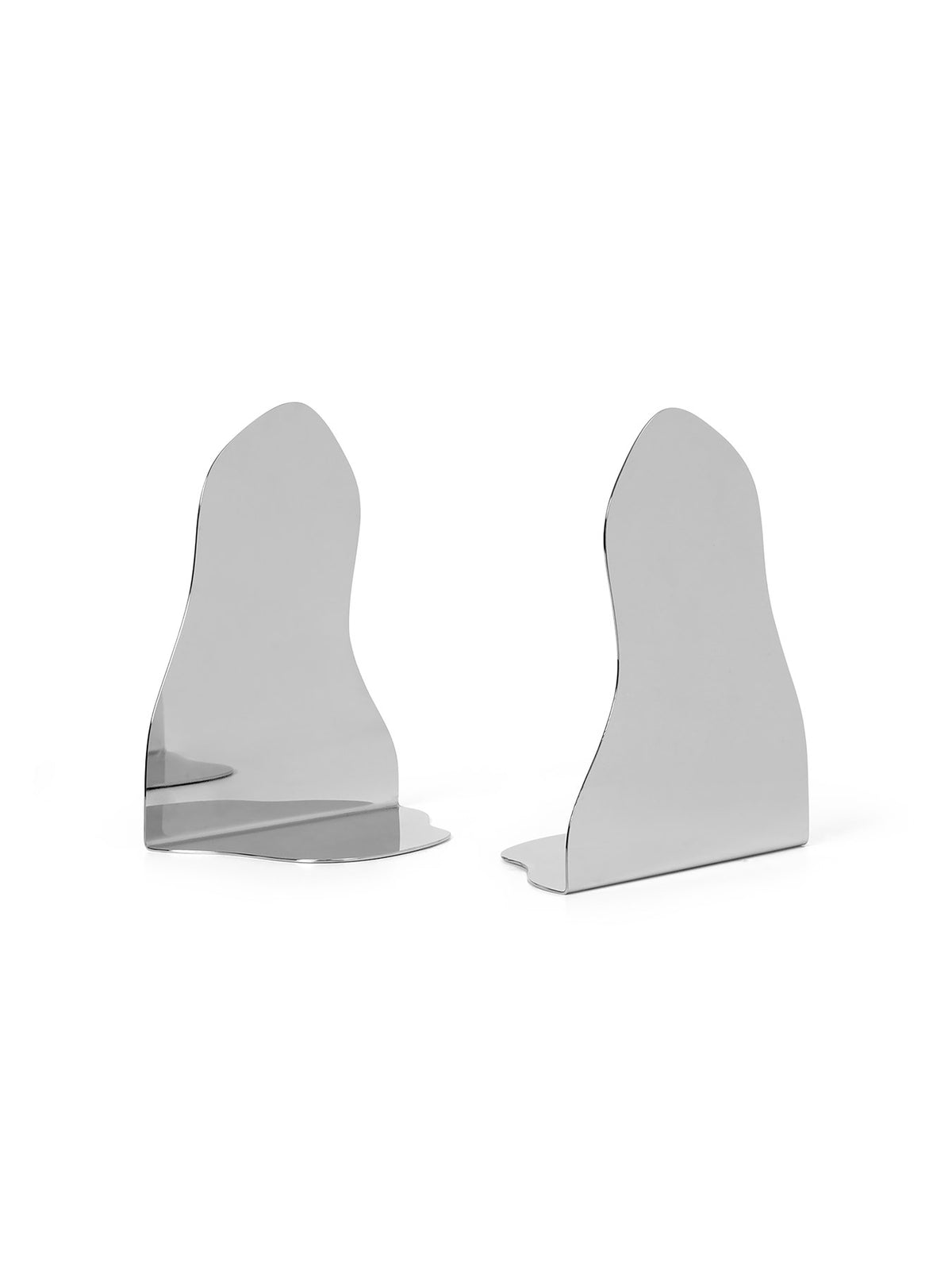 Pond Buchstützen in Silber präsentiert im Onlineshop von KAQTU Design AG. Bürozubehör ist von Ferm Living