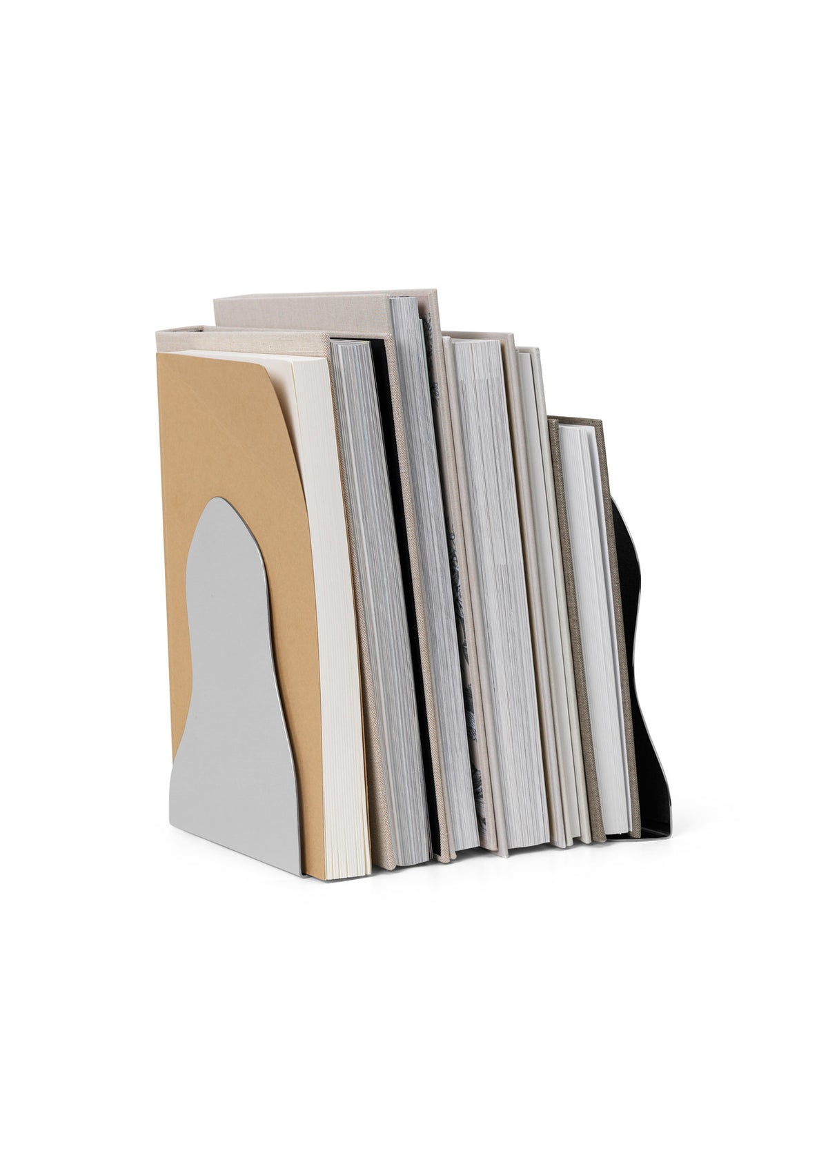 Pond Buchstützen in Silber präsentiert im Onlineshop von KAQTU Design AG. Bürozubehör ist von Ferm Living