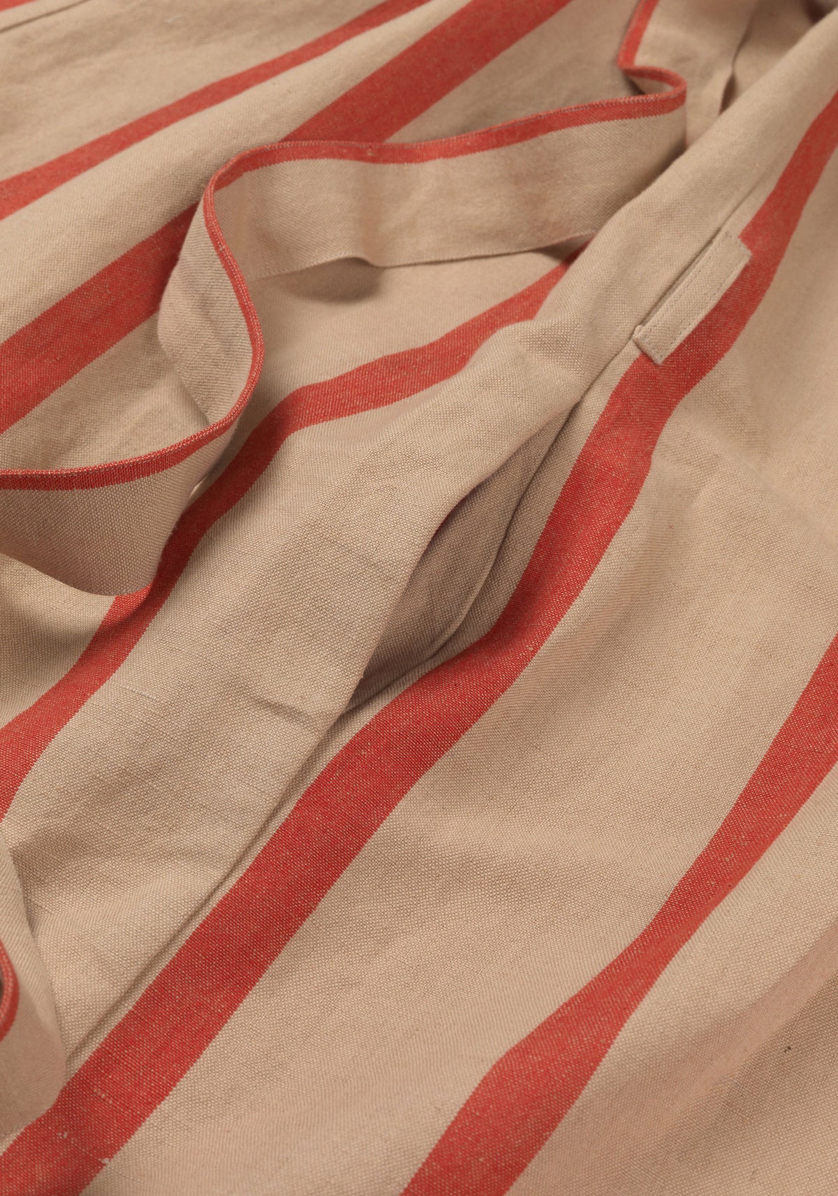 Field Bademantel in Kamel / Rot präsentiert im Onlineshop von KAQTU Design AG. Bademantel ist von Ferm Living