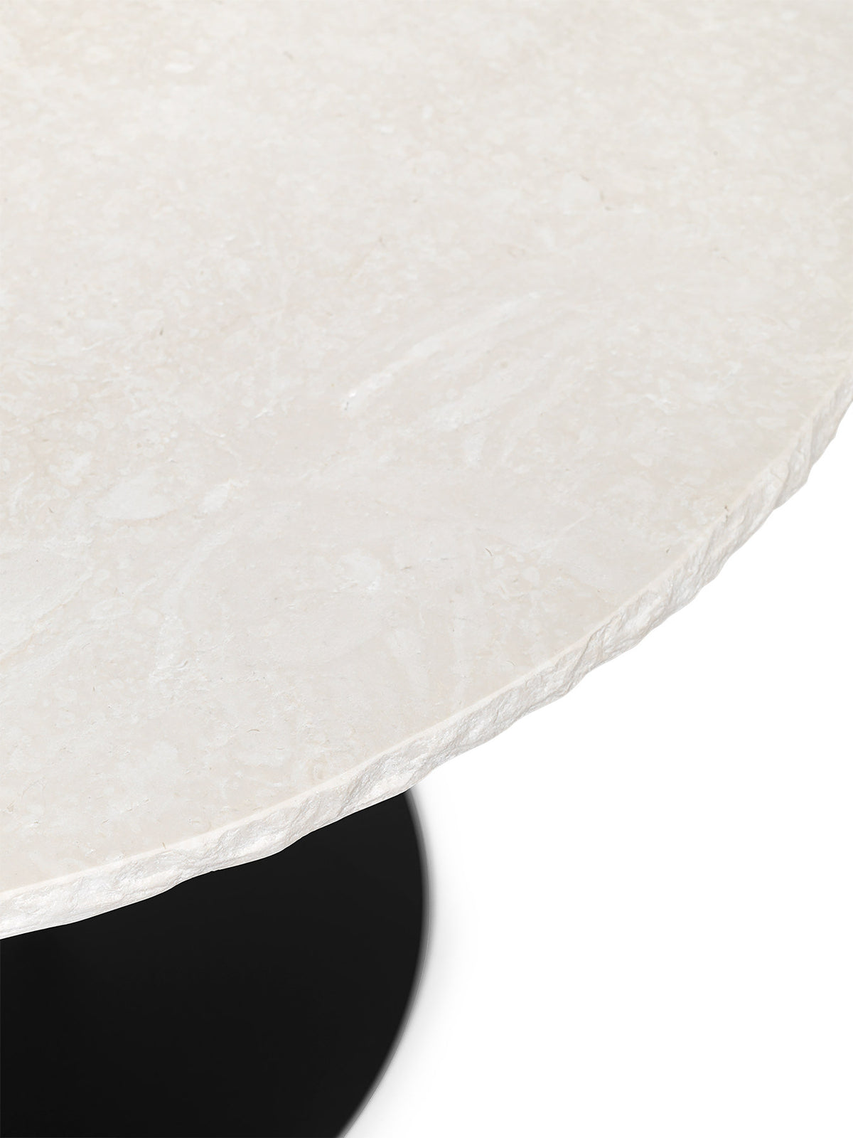 Mineral Esstisch in Weiss / Schwarz präsentiert im Onlineshop von KAQTU Design AG. Esstisch ist von Ferm Living
