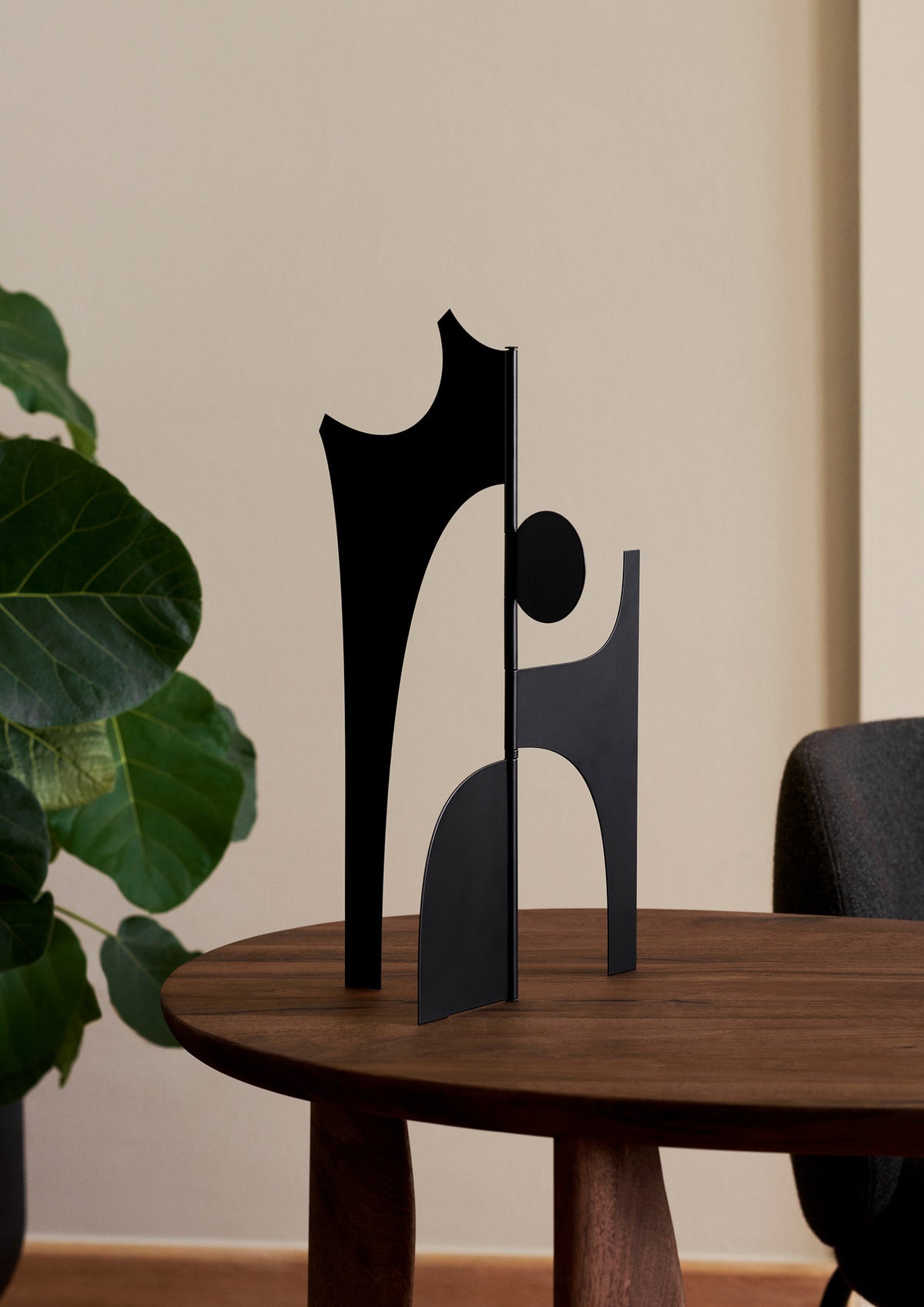 Contour Stück in Schwarz präsentiert im Onlineshop von KAQTU Design AG. Kunstgegenstände ist von Ferm Living