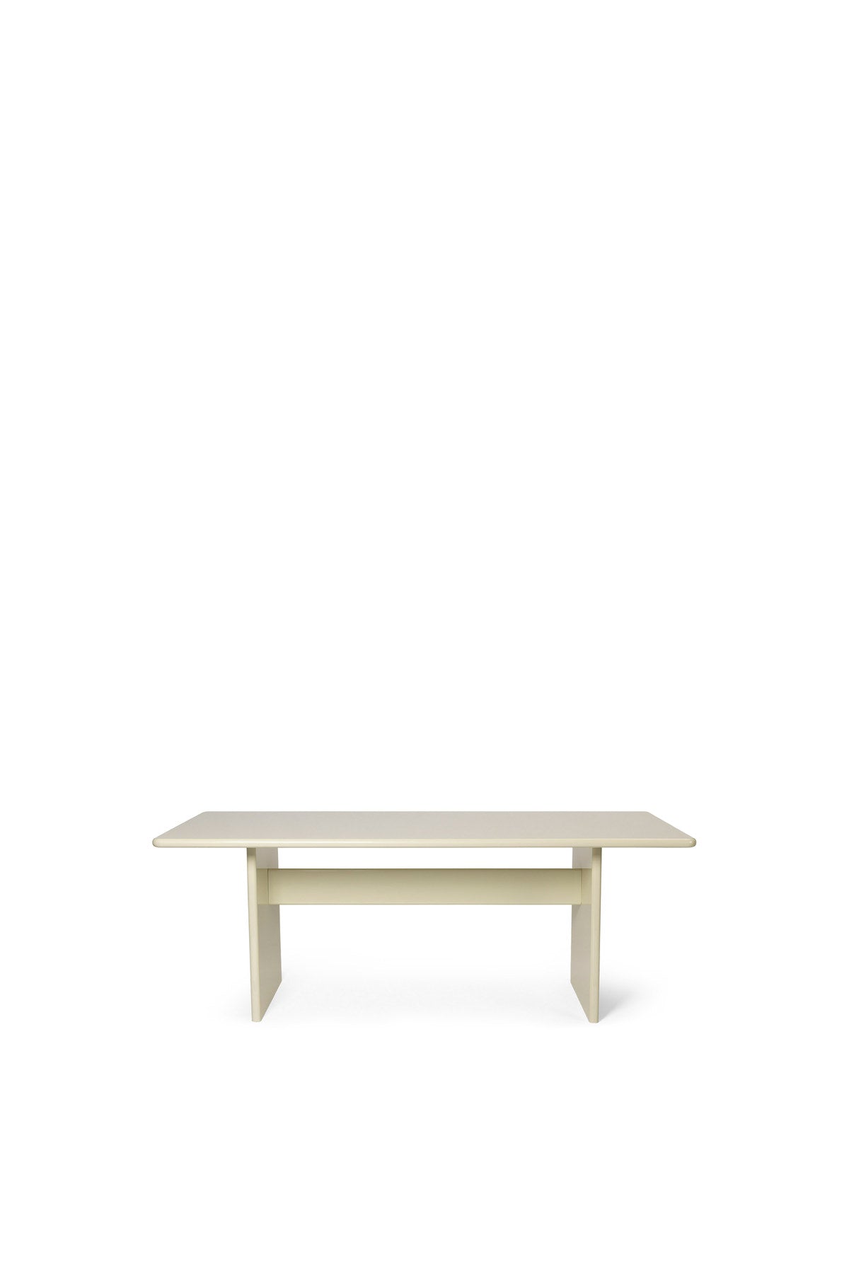 Rink Esstisch - Klein von Ferm Living in Weissgelb, hochglänzend lackiertes FSC™-MDF, archetypische Form mit abgerundeten Kanten, 200x90 cm