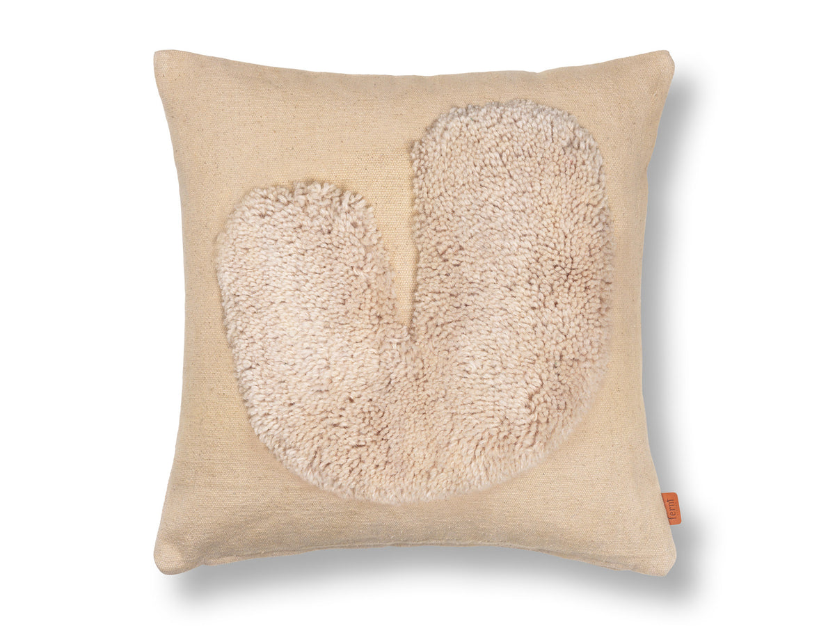 Lay Kissen in Sand / Off-white präsentiert im Onlineshop von KAQTU Design AG. Kissen ist von Ferm Living