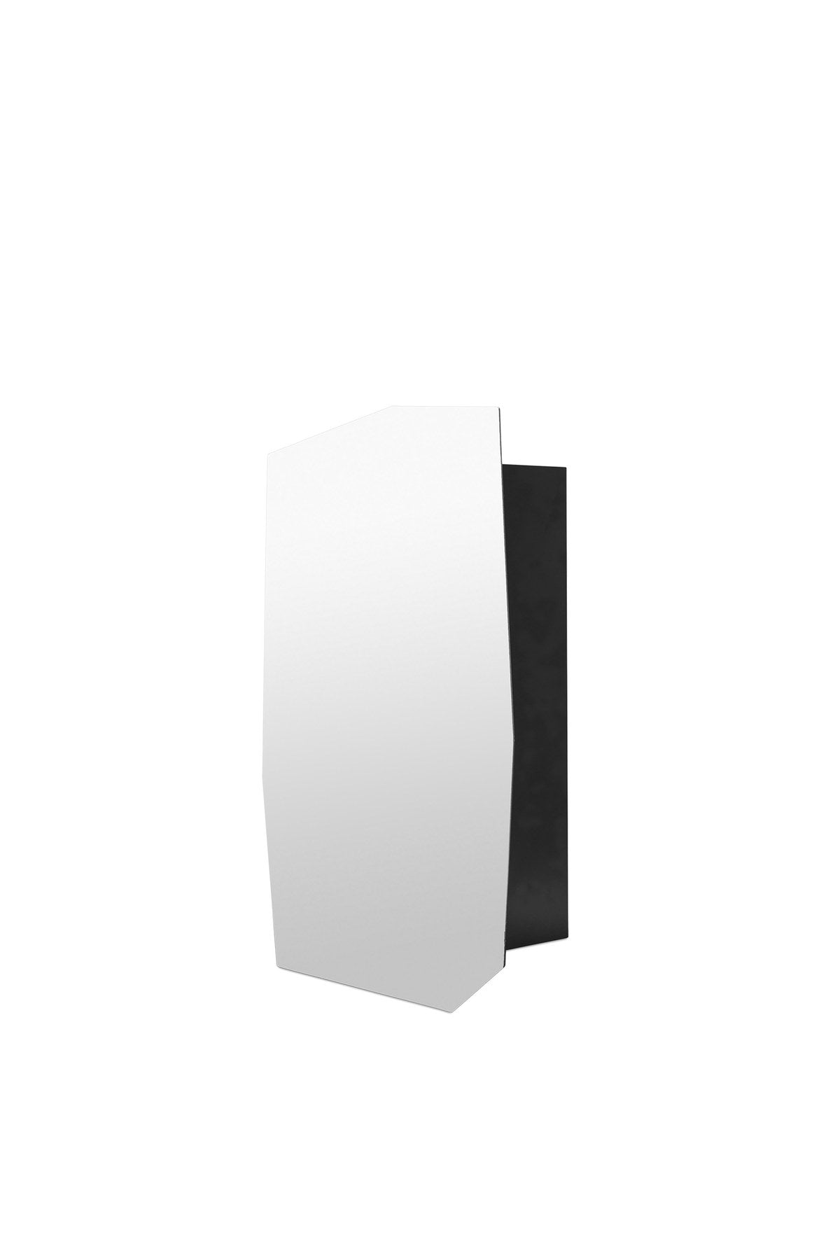 Shard Spiegelschrank in Silber präsentiert im Onlineshop von KAQTU Design AG. Wandspiegel ist von Ferm Living
