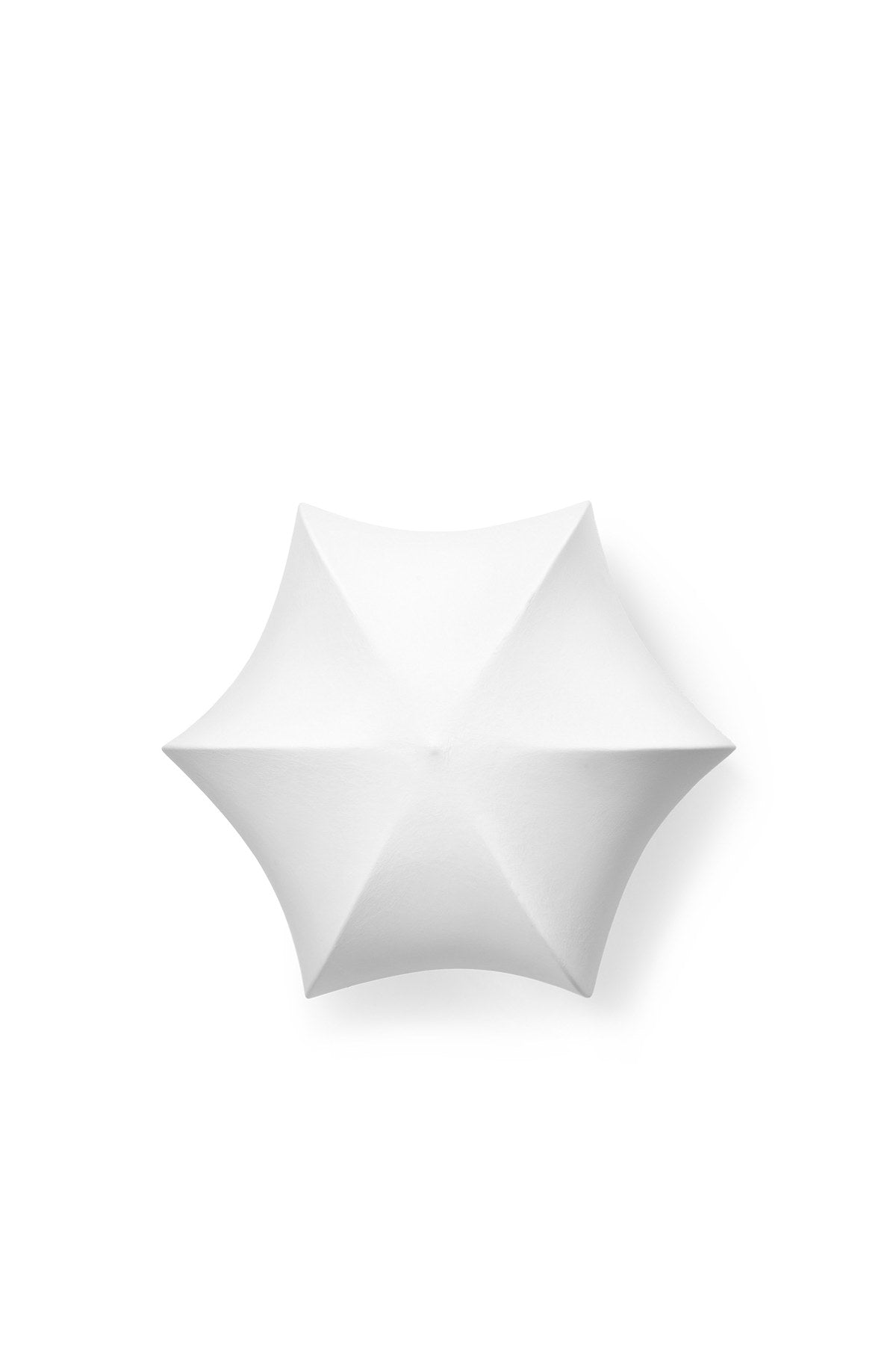 Poem Leuchte in Weiss / Kaschmir präsentiert im Onlineshop von KAQTU Design AG. Wandleuchte ist von Ferm Living