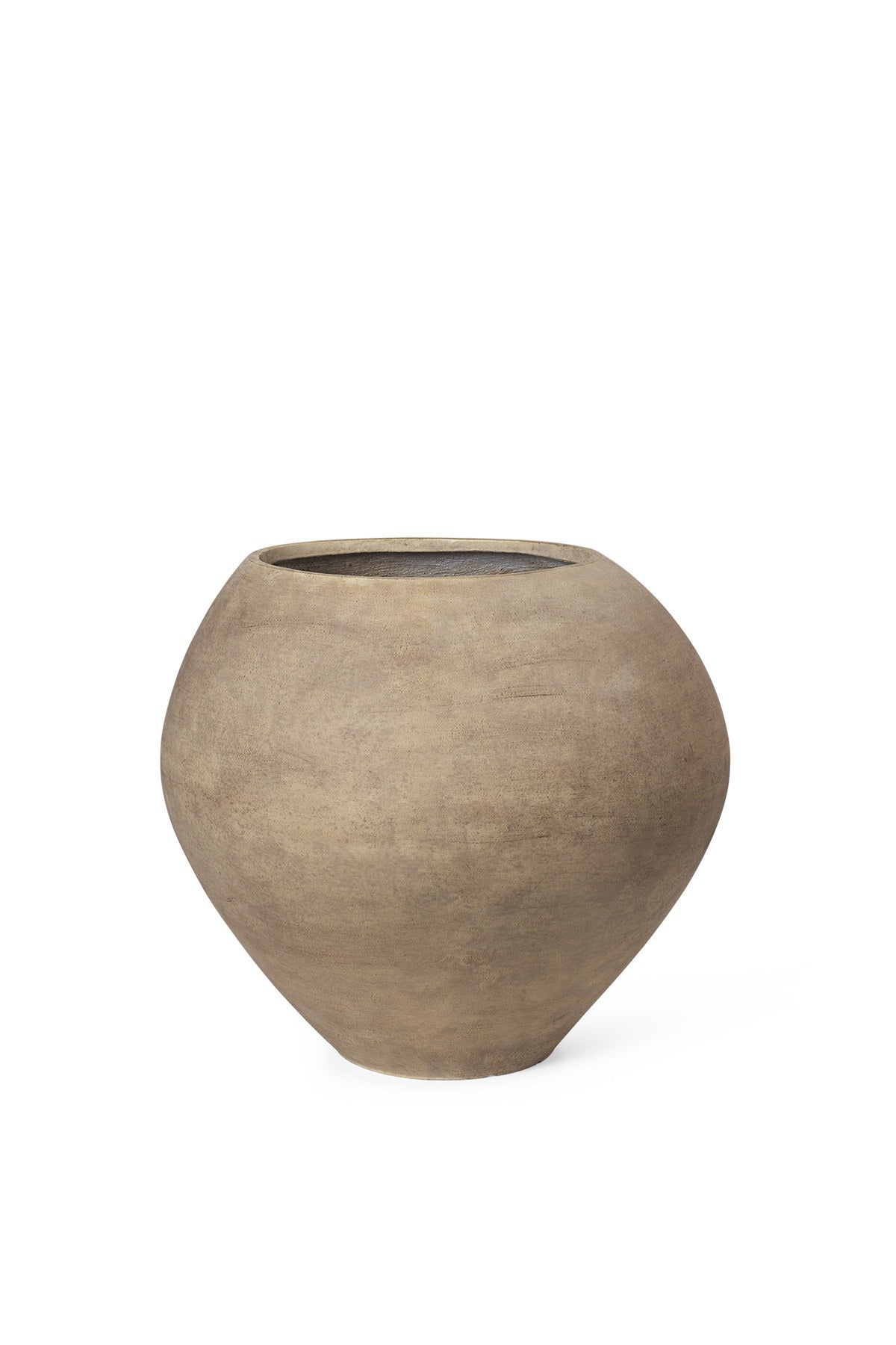 Dodu Topf von Ferm Living, braun, aus Zement mit lackierter Oberfläche, bauchige Form mit schmalem Fuss und unregelmässiger Öffnung, Outdoor-Pflanzentopf.