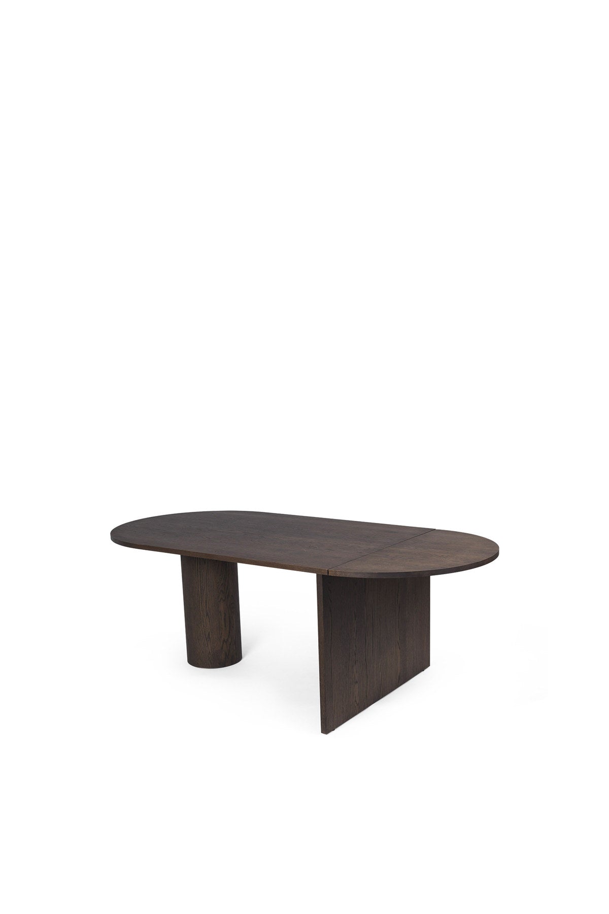 Pylo Esstisch in Dunkelbraun präsentiert im Onlineshop von KAQTU Design AG. Esstisch ist von Ferm Living