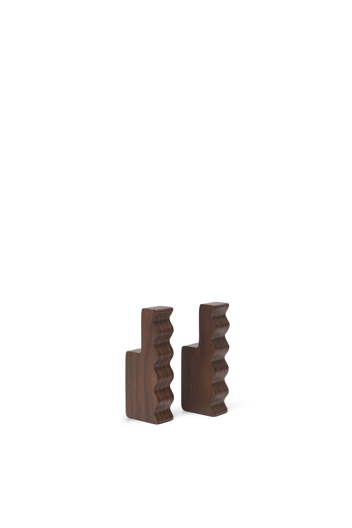 Unda Haken 2er Set in Dark Brown präsentiert im Onlineshop von KAQTU Design AG. Kleiderhaken ist von Ferm Living