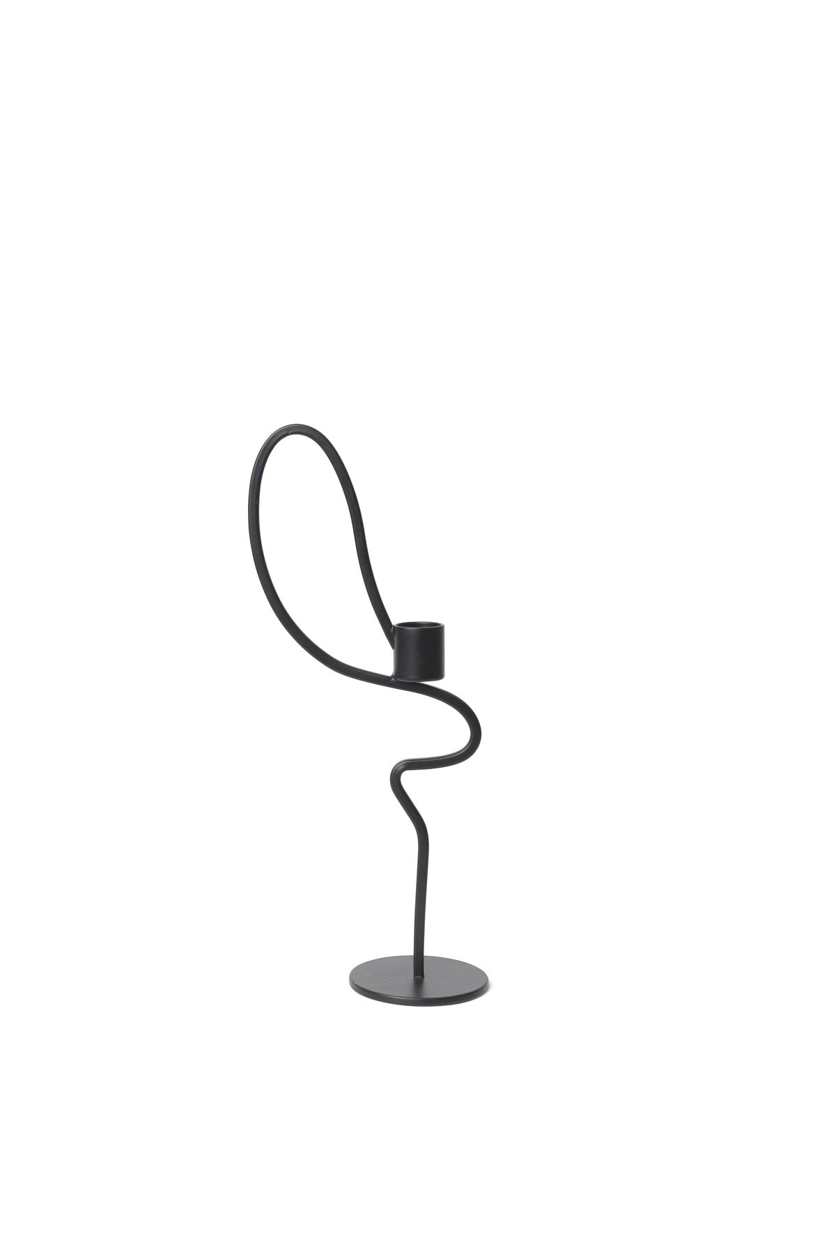 Valse Kerzenständer Hoch in Black präsentiert im Onlineshop von KAQTU Design AG. Kerzenständer ist von Ferm Living