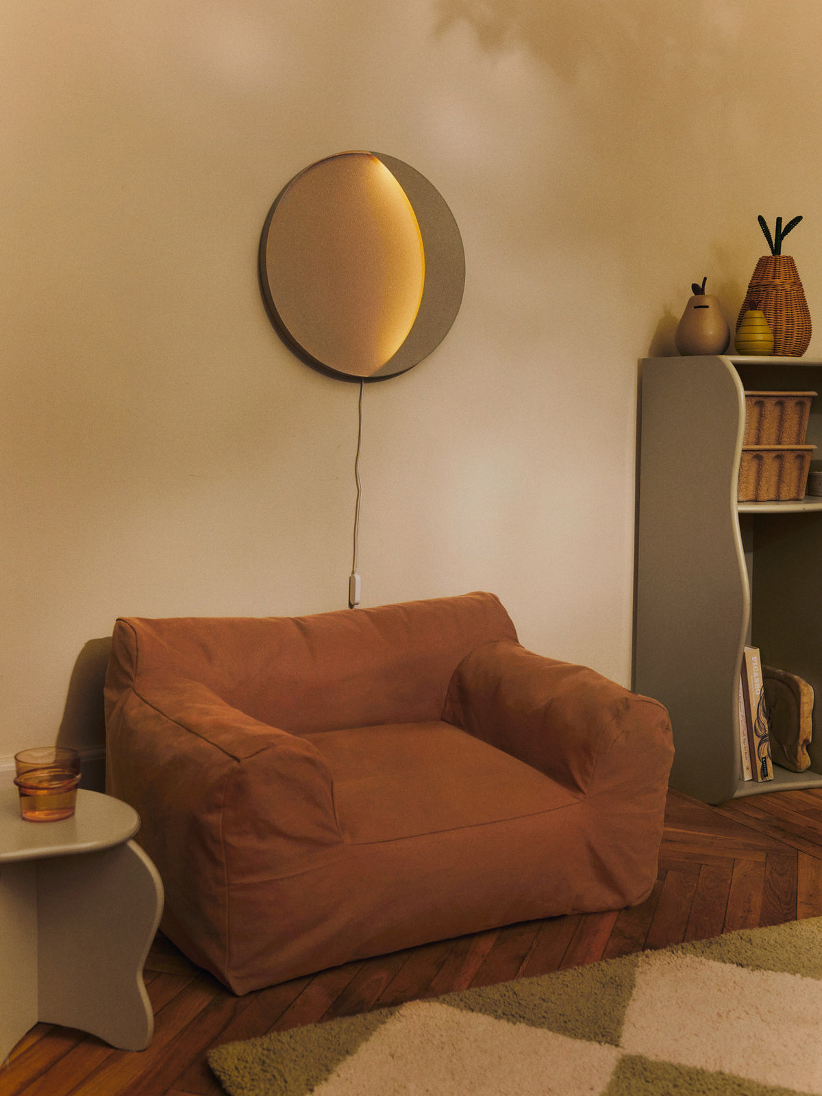 Slope Hocker in Cashmere präsentiert im Onlineshop von KAQTU Design AG. Hocker Kids ist von Ferm Living