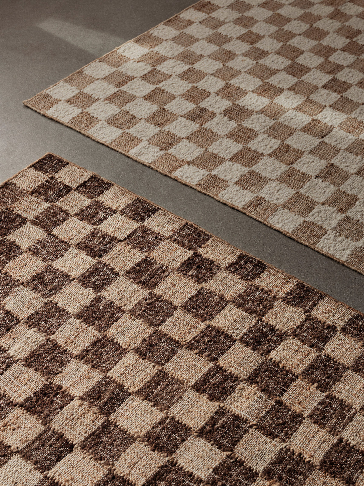 Check Wool Jute Teppich 140 x 200 in Offwhite/Natur präsentiert im Onlineshop von KAQTU Design AG. Teppich ist von Ferm Living